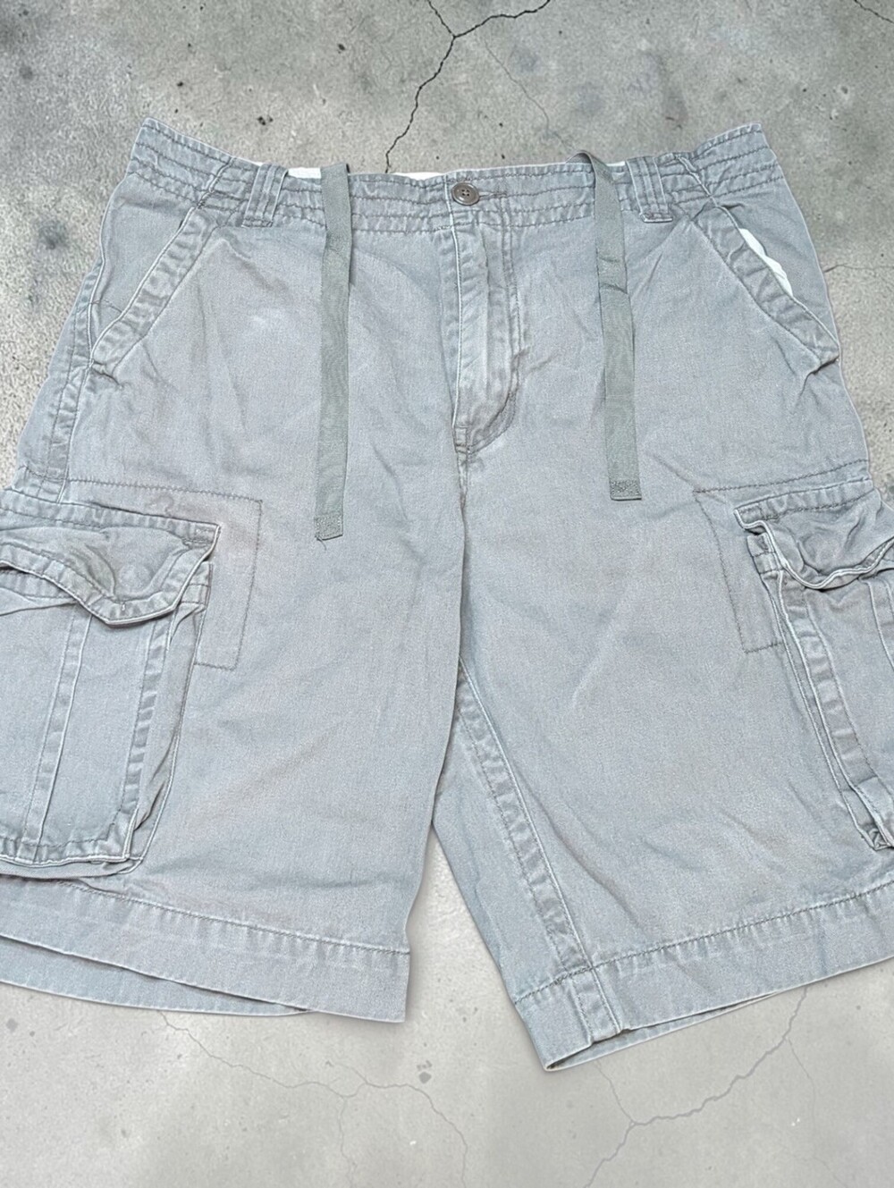 Vintage Y2K Baggy Cargo Shorts Aeropostale 34W Grey 2000s Skater Core